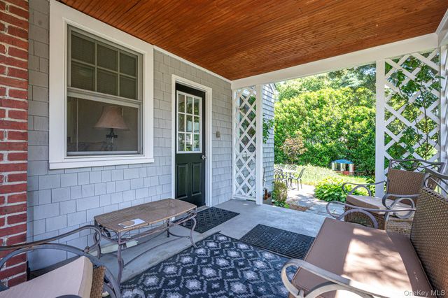 22 Lawrence Street, Greenlawn, NY 11740