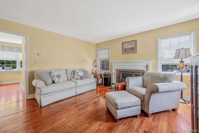 22 Lawrence Street, Greenlawn, NY 11740