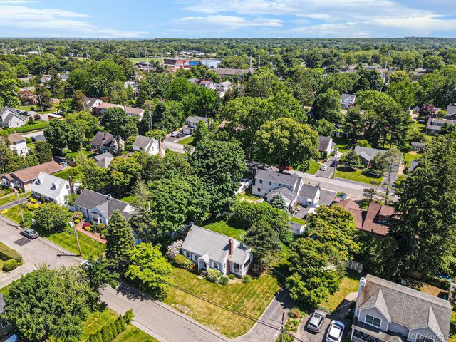 22 Lawrence Street, Greenlawn, NY 11740