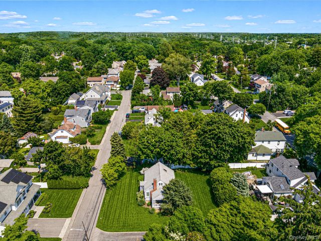 22 Lawrence Street, Greenlawn, NY 11740