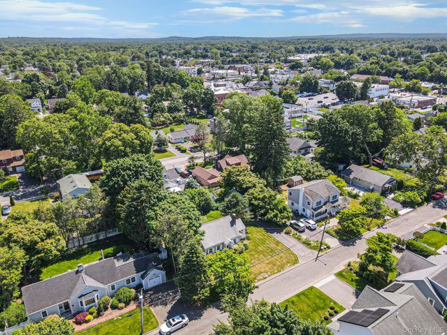 22 Lawrence Street, Greenlawn, NY 11740