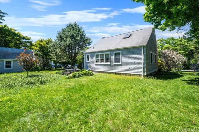 22 Lawrence Street, Greenlawn, NY 11740
