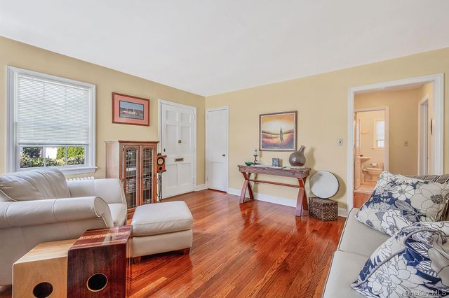 22 Lawrence Street, Greenlawn, NY 11740