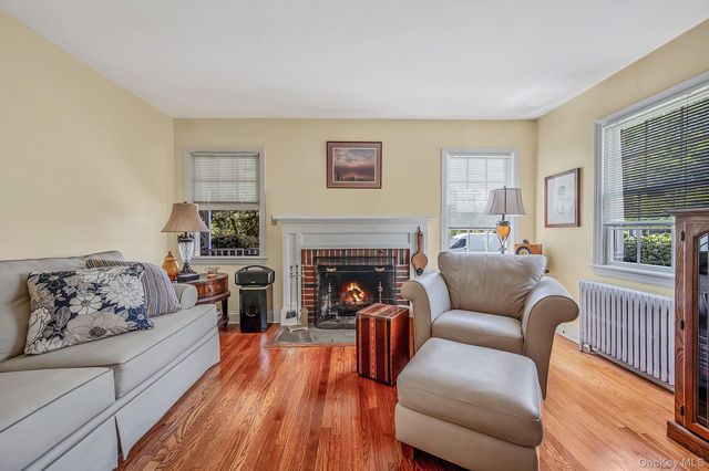 22 Lawrence Street, Greenlawn, NY 11740
