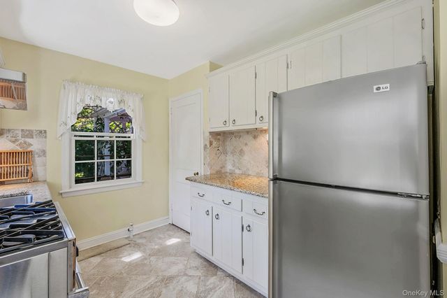 22 Lawrence Street, Greenlawn, NY 11740