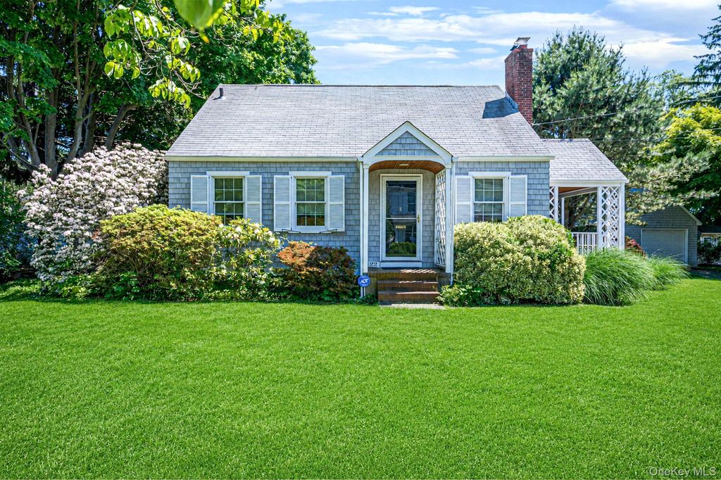 22 Lawrence Street, Greenlawn, NY 11740