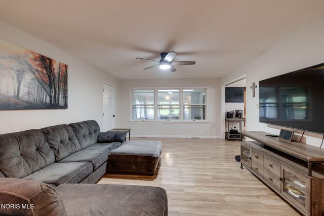 326 W 7th Street, Perrysburg, OH 43551