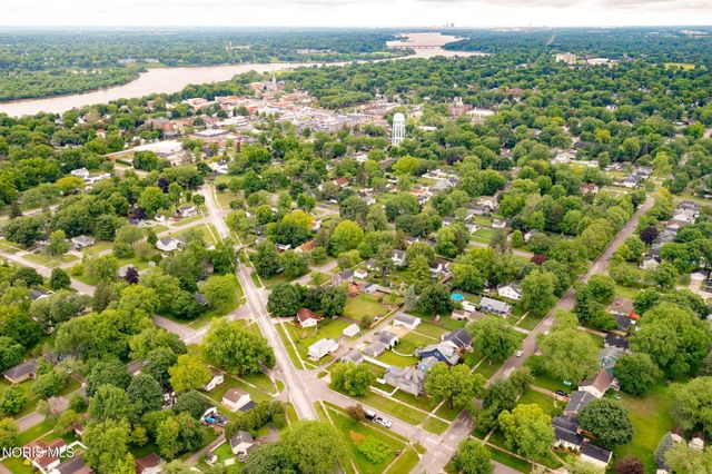 326 W 7th Street, Perrysburg, OH 43551