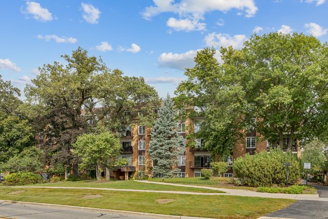 441 N Park Boulevard 3E, Glen Ellyn, IL 60137