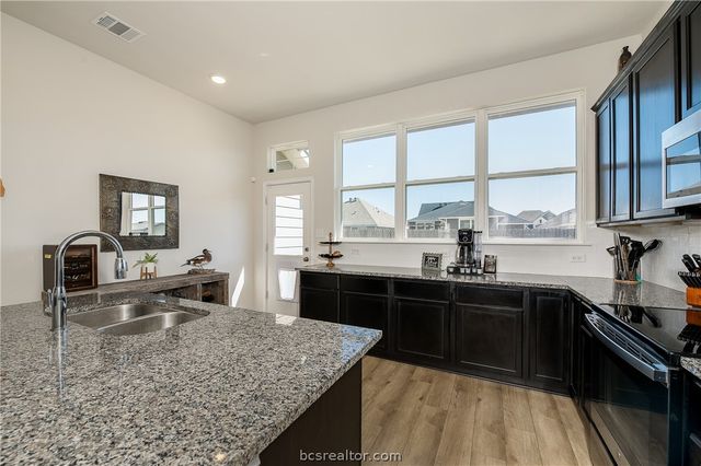 2012 Kathryn Drive, Bryan, TX 77807