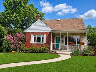 1221 N Oak Park Avenue, Oak Park, IL 60302