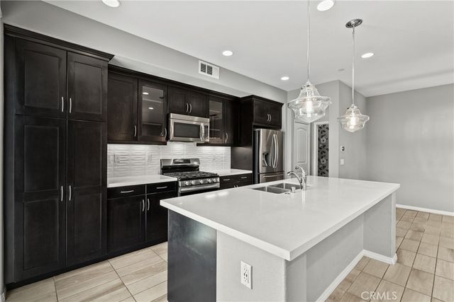 22105 Barrington, Saugus, CA 91350