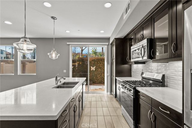 22105 Barrington, Saugus, CA 91350