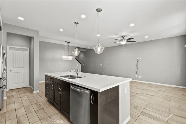 22105 Barrington, Saugus, CA 91350