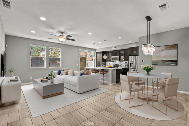 22105 Barrington, Saugus, CA 91350