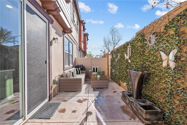 22105 Barrington, Saugus, CA 91350