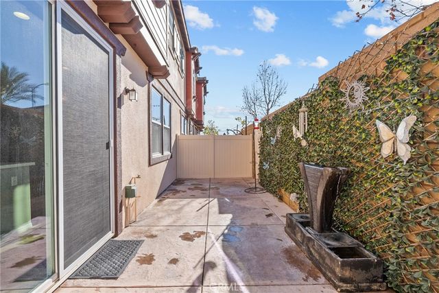 22105 Barrington, Saugus, CA 91350