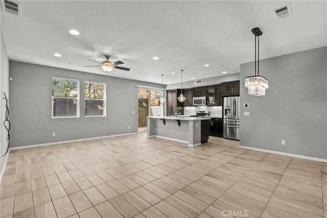 22105 Barrington, Saugus, CA 91350