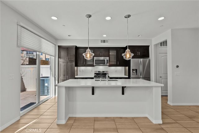 22105 Barrington, Saugus, CA 91350