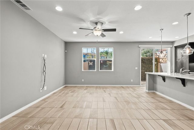 22105 Barrington, Saugus, CA 91350