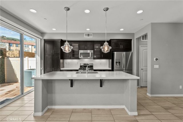 22105 Barrington, Saugus, CA 91350