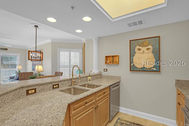 77 Ocean Ln Apt 117, Hilton Head Island, SC 29928