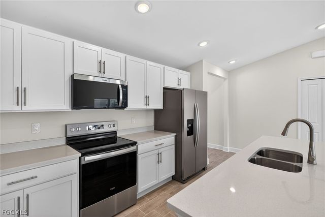 630 NW 28th TER, Cape Coral, FL 33993