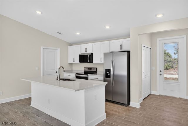 630 NW 28th TER, Cape Coral, FL 33993