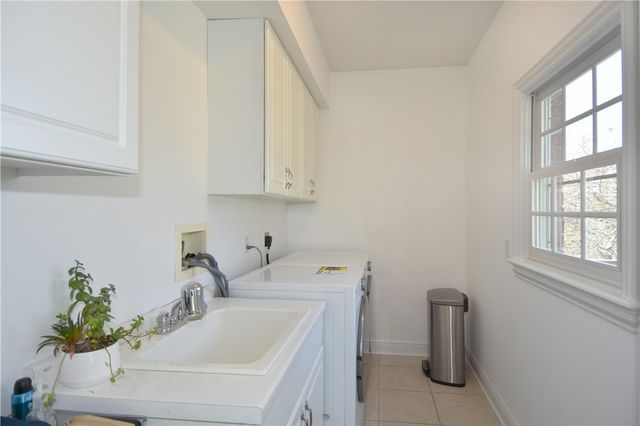 317 Abbey Brook Ln, Peters Twp, PA 15367