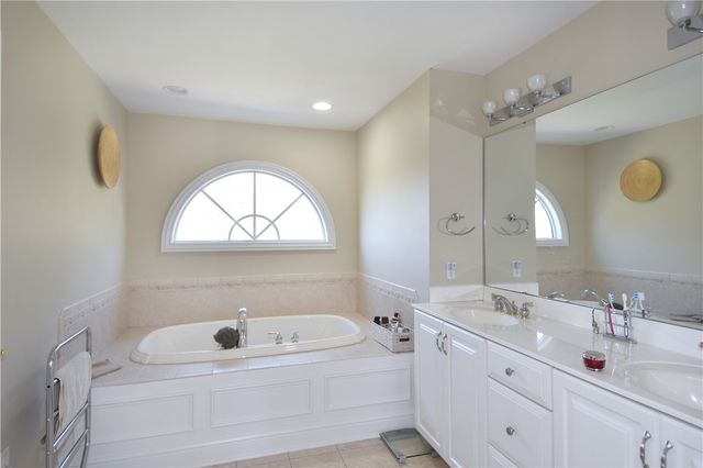 317 Abbey Brook Ln, Peters Twp, PA 15367