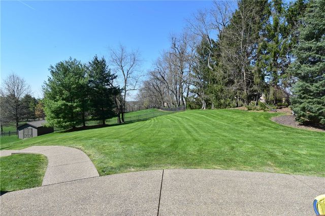 317 Abbey Brook Ln, Peters Twp, PA 15367