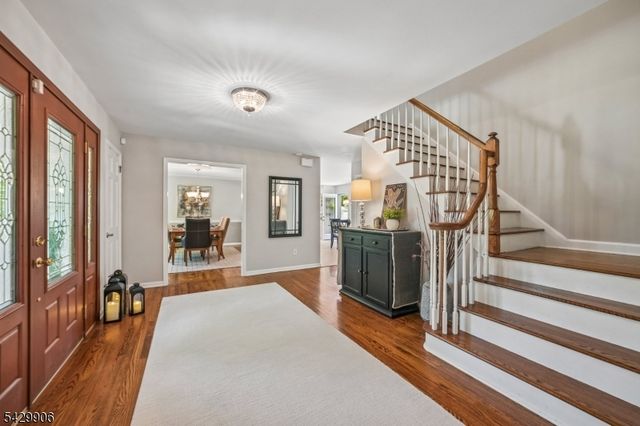 6 Windsor Ct, Clinton Twp., NJ 08801