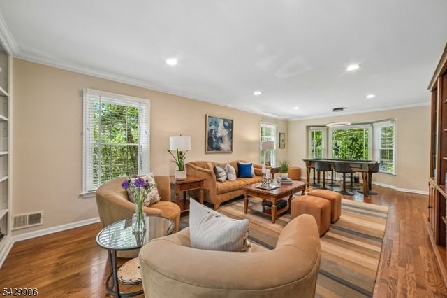 6 Windsor Ct, Clinton Twp., NJ 08801