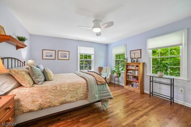 6 Windsor Ct, Clinton Twp., NJ 08801