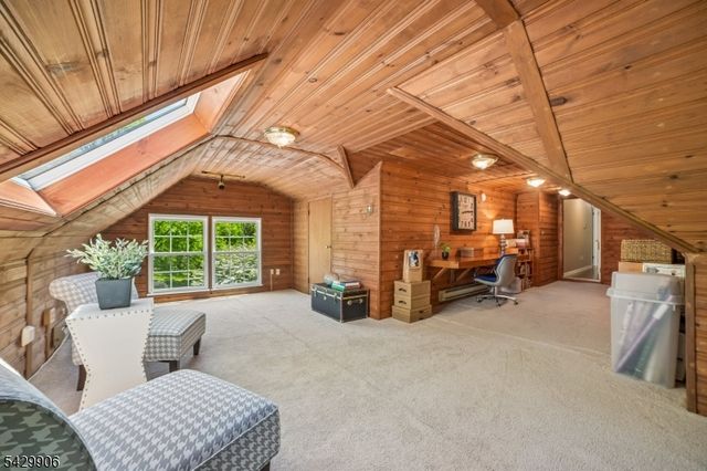 6 Windsor Ct, Clinton Twp., NJ 08801