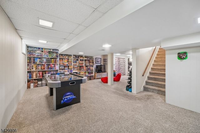 6 Windsor Ct, Clinton Twp., NJ 08801