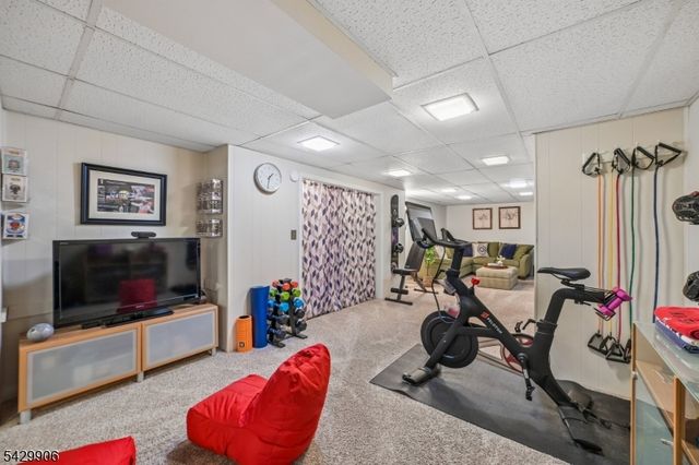 6 Windsor Ct, Clinton Twp., NJ 08801