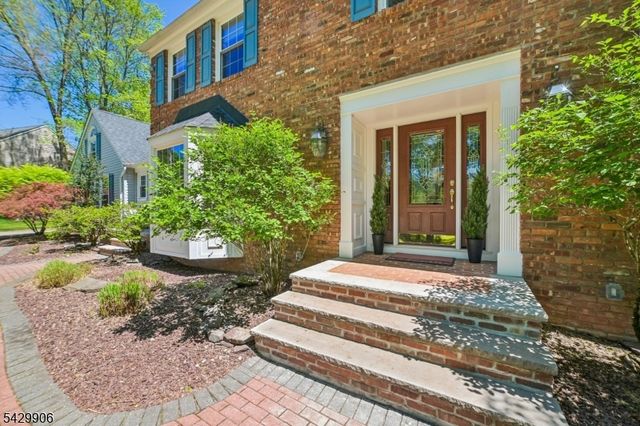 6 Windsor Ct, Clinton Twp., NJ 08801