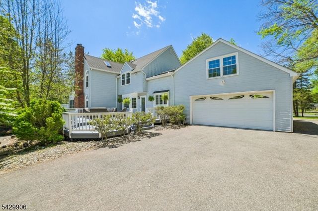 6 Windsor Ct, Clinton Twp., NJ 08801