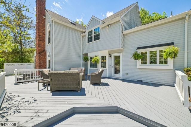 6 Windsor Ct, Clinton Twp., NJ 08801