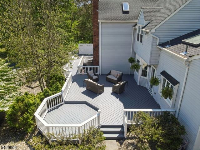 6 Windsor Ct, Clinton Twp., NJ 08801