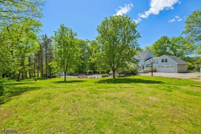 6 Windsor Ct, Clinton Twp., NJ 08801
