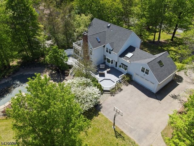 6 Windsor Ct, Clinton Twp., NJ 08801