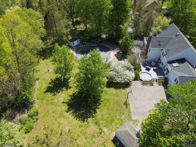 6 Windsor Ct, Clinton Twp., NJ 08801