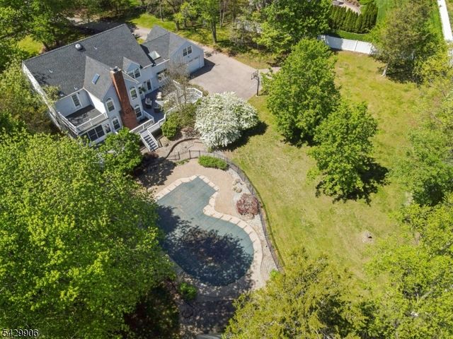 6 Windsor Ct, Clinton Twp., NJ 08801