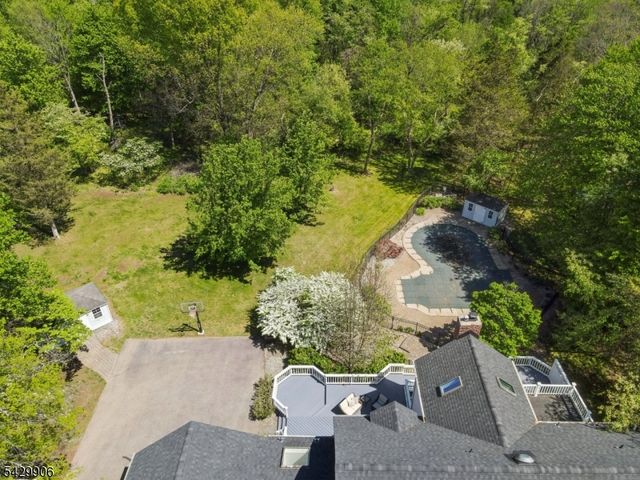 6 Windsor Ct, Clinton Twp., NJ 08801