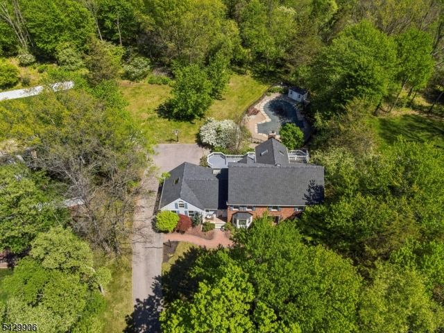 6 Windsor Ct, Clinton Twp., NJ 08801