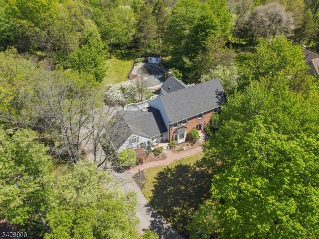 6 Windsor Ct, Clinton Twp., NJ 08801