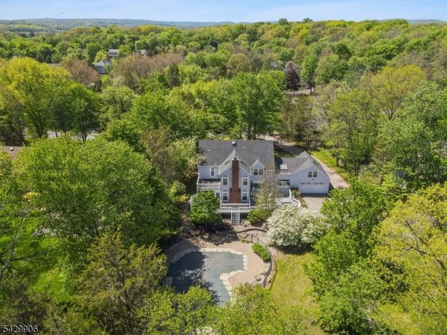 6 Windsor Ct, Clinton Twp., NJ 08801