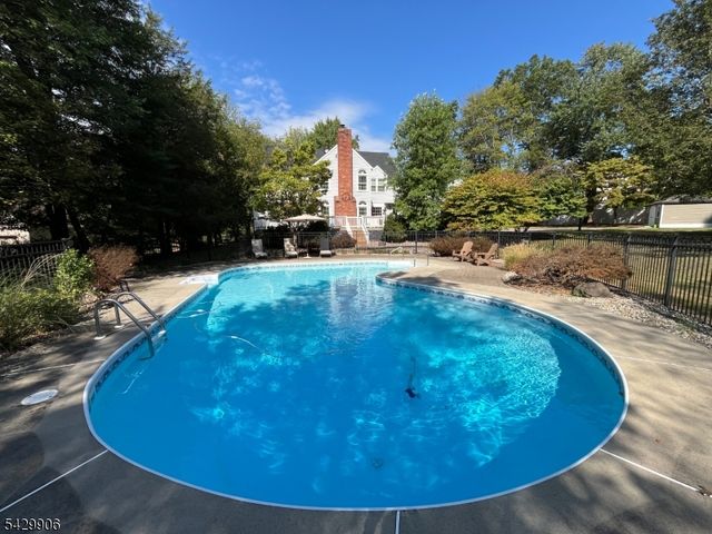 6 Windsor Ct, Clinton Twp., NJ 08801